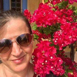 Meet your Posher, Adriana